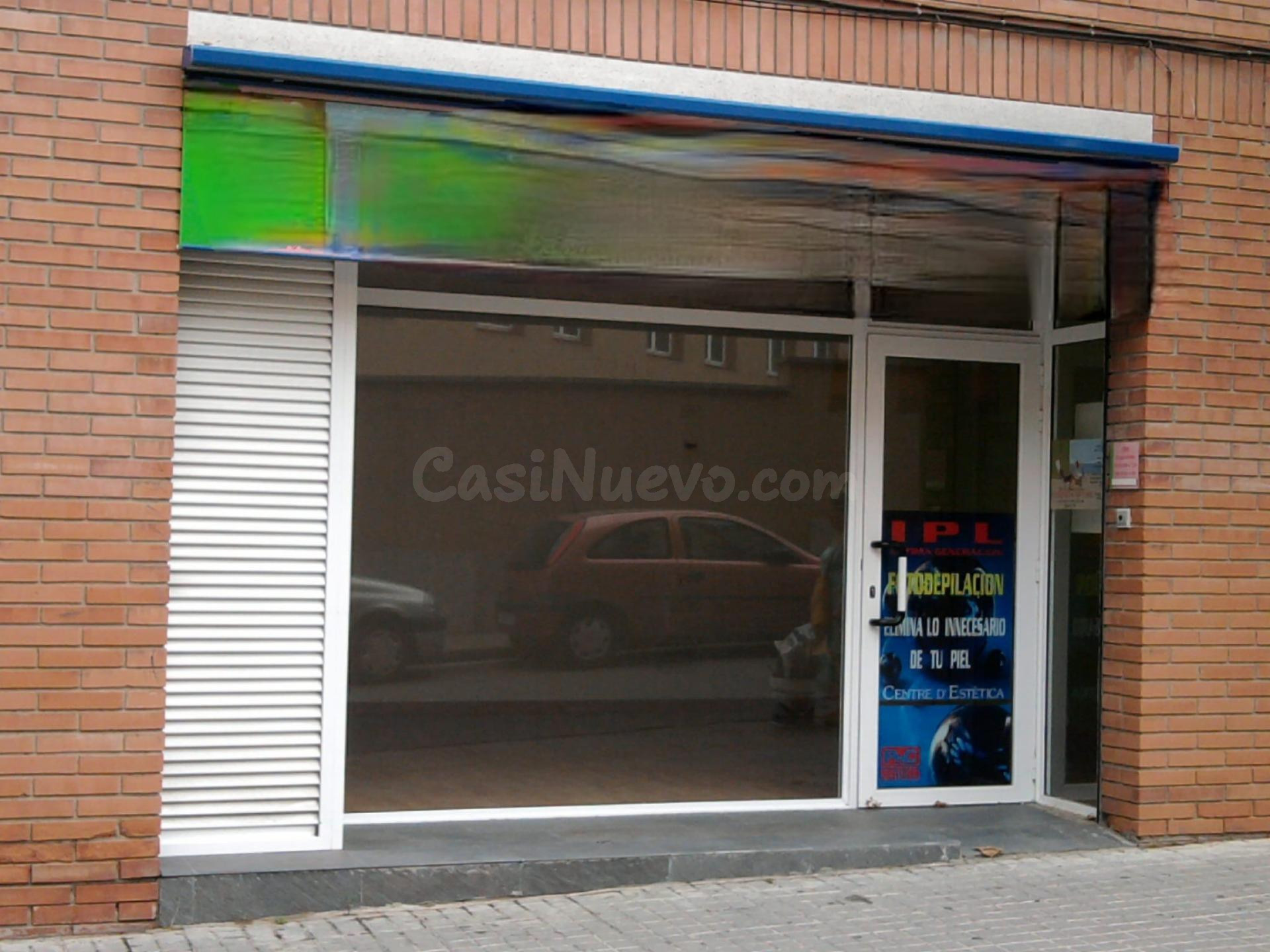 Oportunidad única en Vilanova del Camí: Local comercial en v