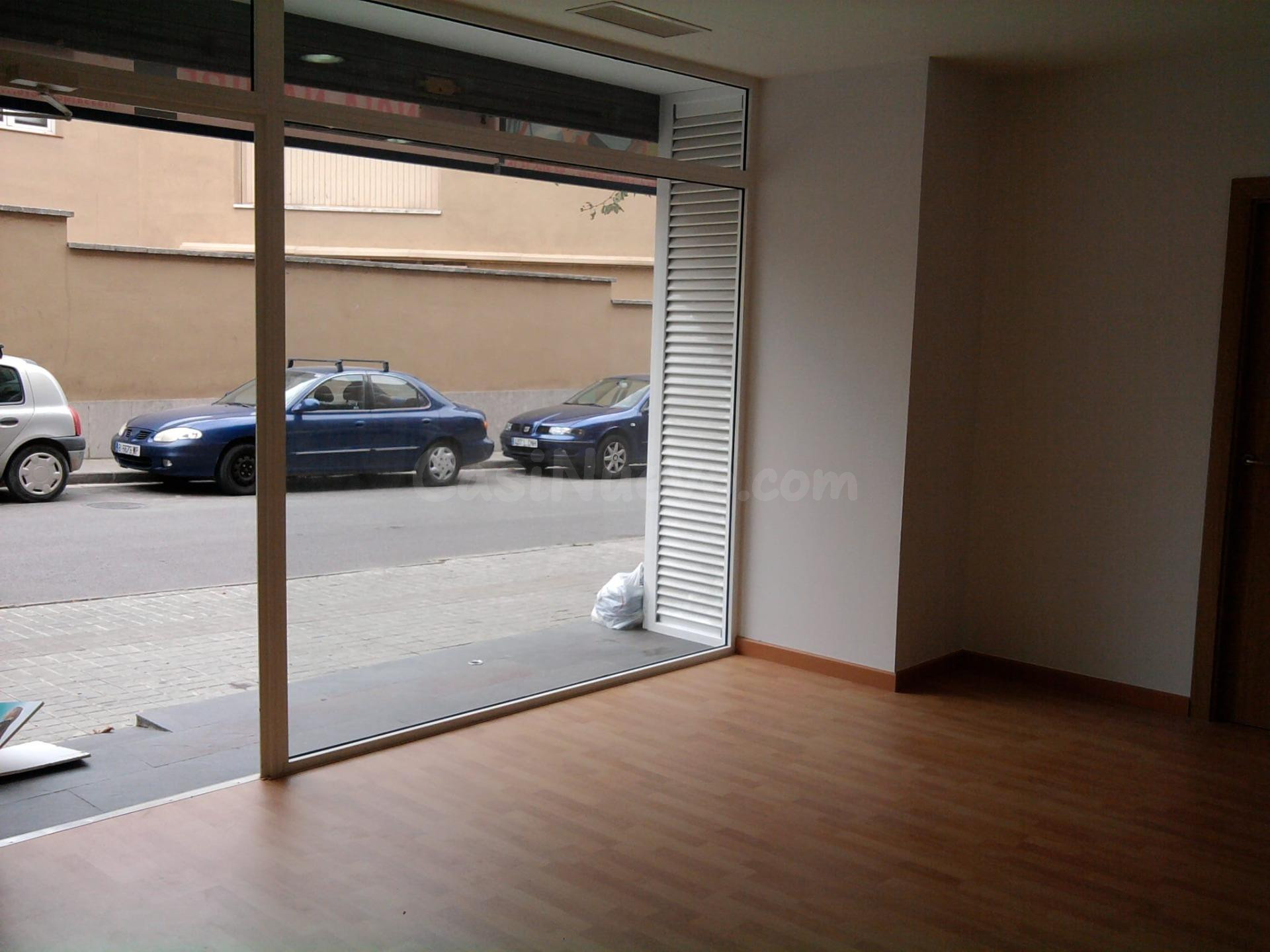 Oportunidad única en Vilanova del Camí: Local comercial en v - foto 3