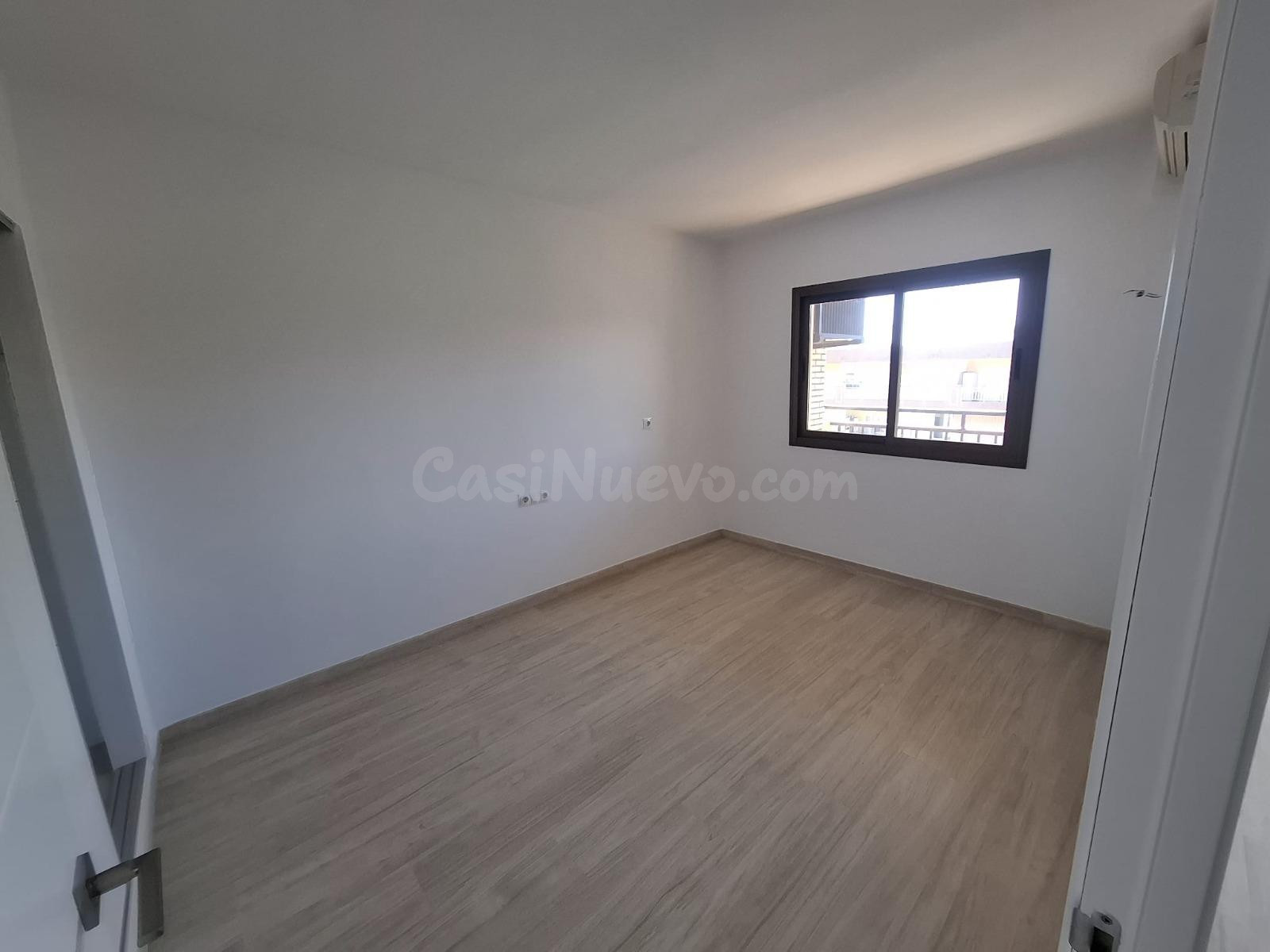 PISO TOTALMENTE REFORMADO EN PRIMERA LÍNEA DE PLAYA EN FUENG - foto 3