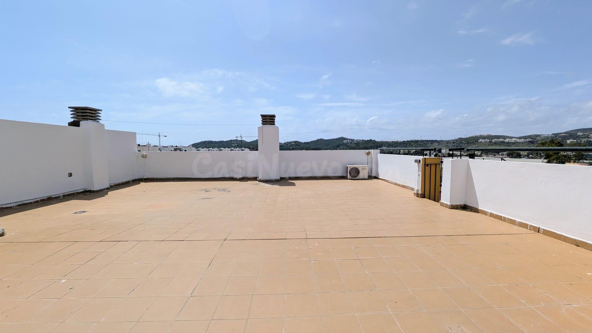 Ático con gran solarium y vistas panorámicas en las lagunas  - foto 4