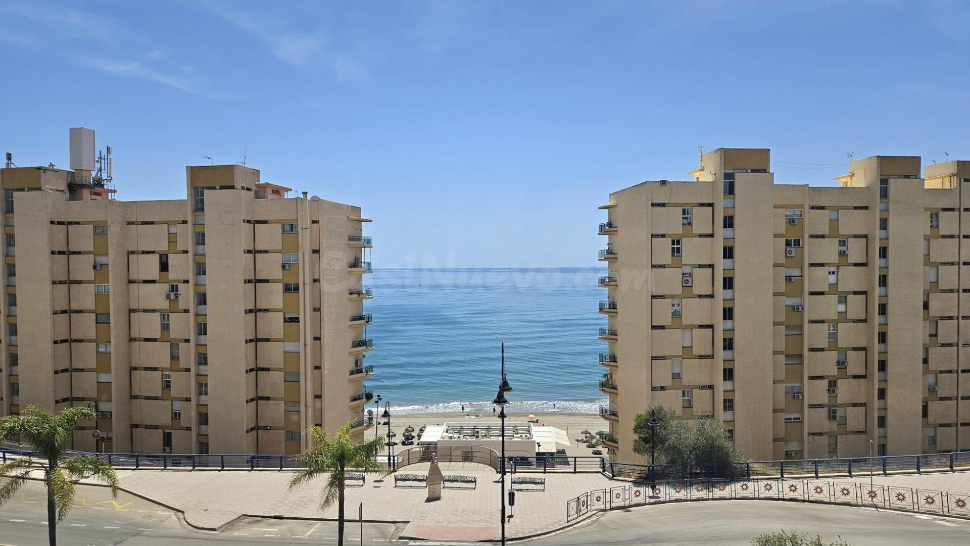SEGUNDA LINEA DE PLAYA CON VISTAS AL MAR EN FUENGIROLA!!