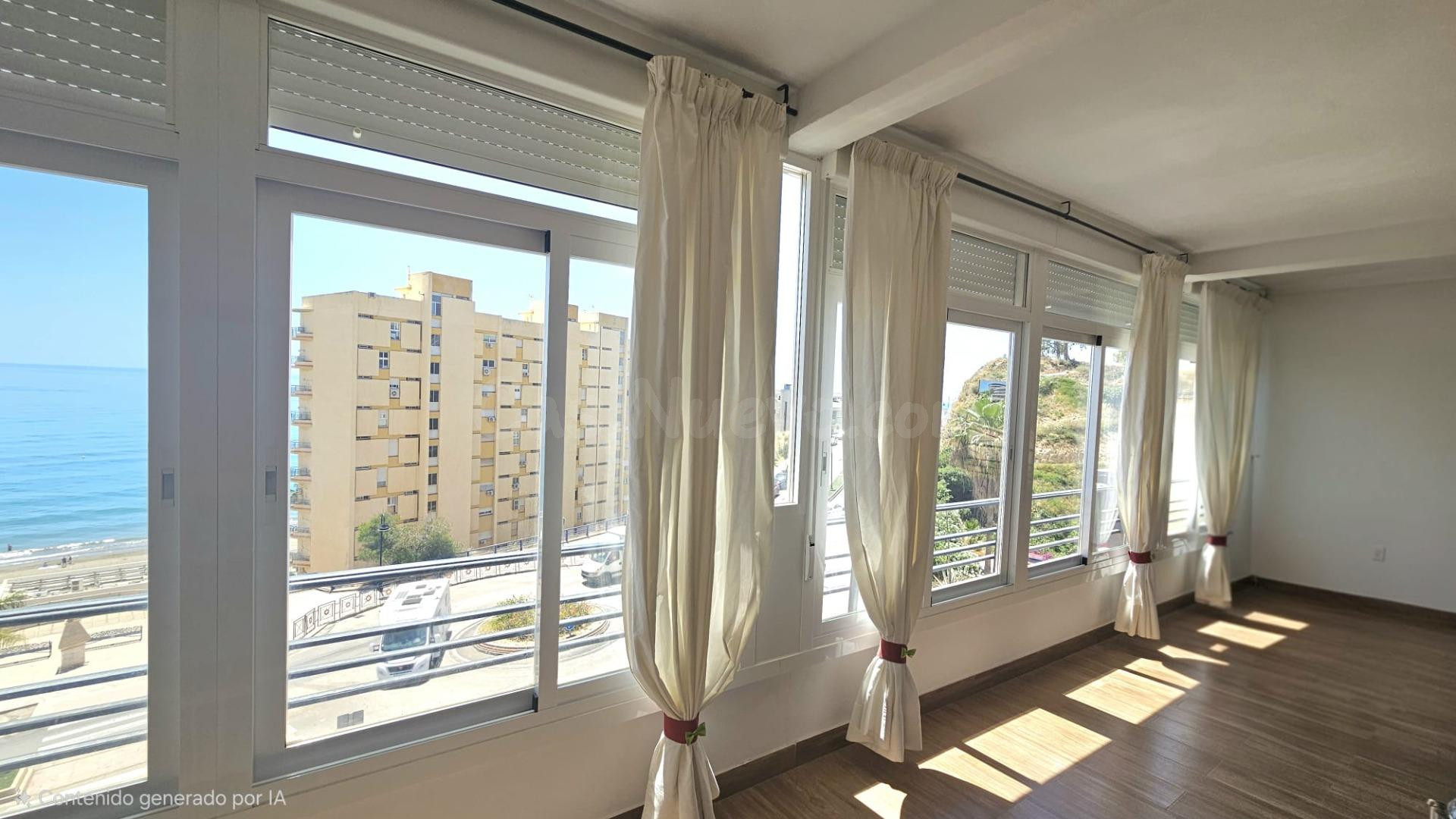 SEGUNDA LINEA DE PLAYA CON VISTAS AL MAR EN FUENGIROLA!! - foto 3