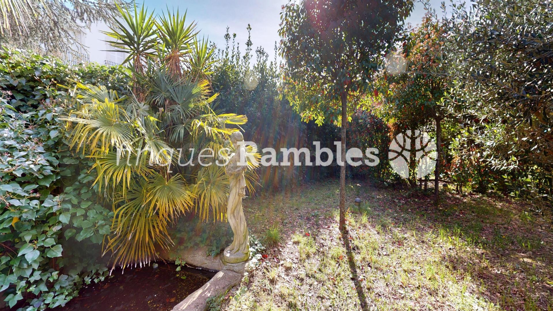 CASA SENYORIAL AMB GRAN JARDÍ, A PLE CENTRE DE CAPELLADES! - foto 2