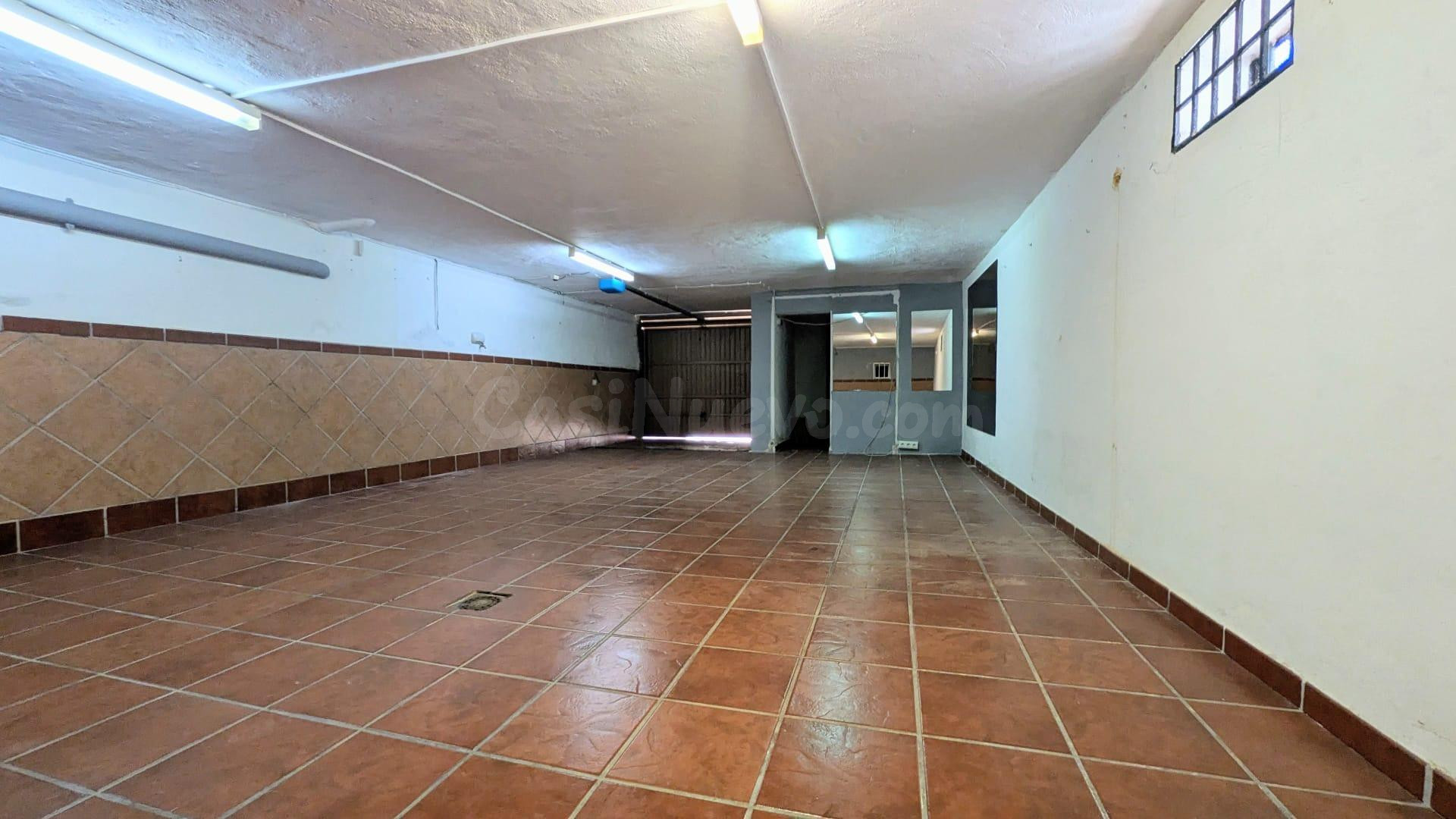 SE VENDE CASA ADOSADA EN ESQUINA EN LA ZONA DEL PARQUE ACUÁT - foto 2