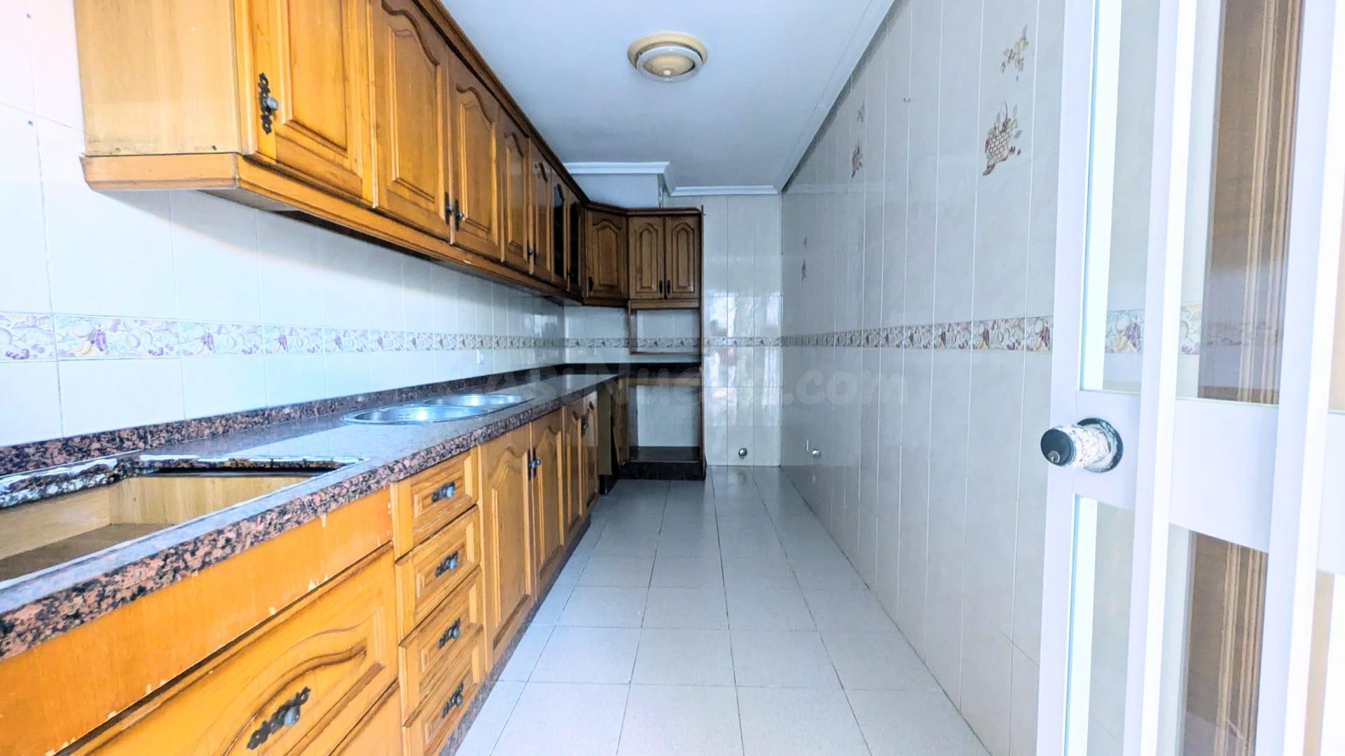 SE VENDE CASA ADOSADA EN ESQUINA EN LA ZONA DEL PARQUE ACUÁT - foto 5