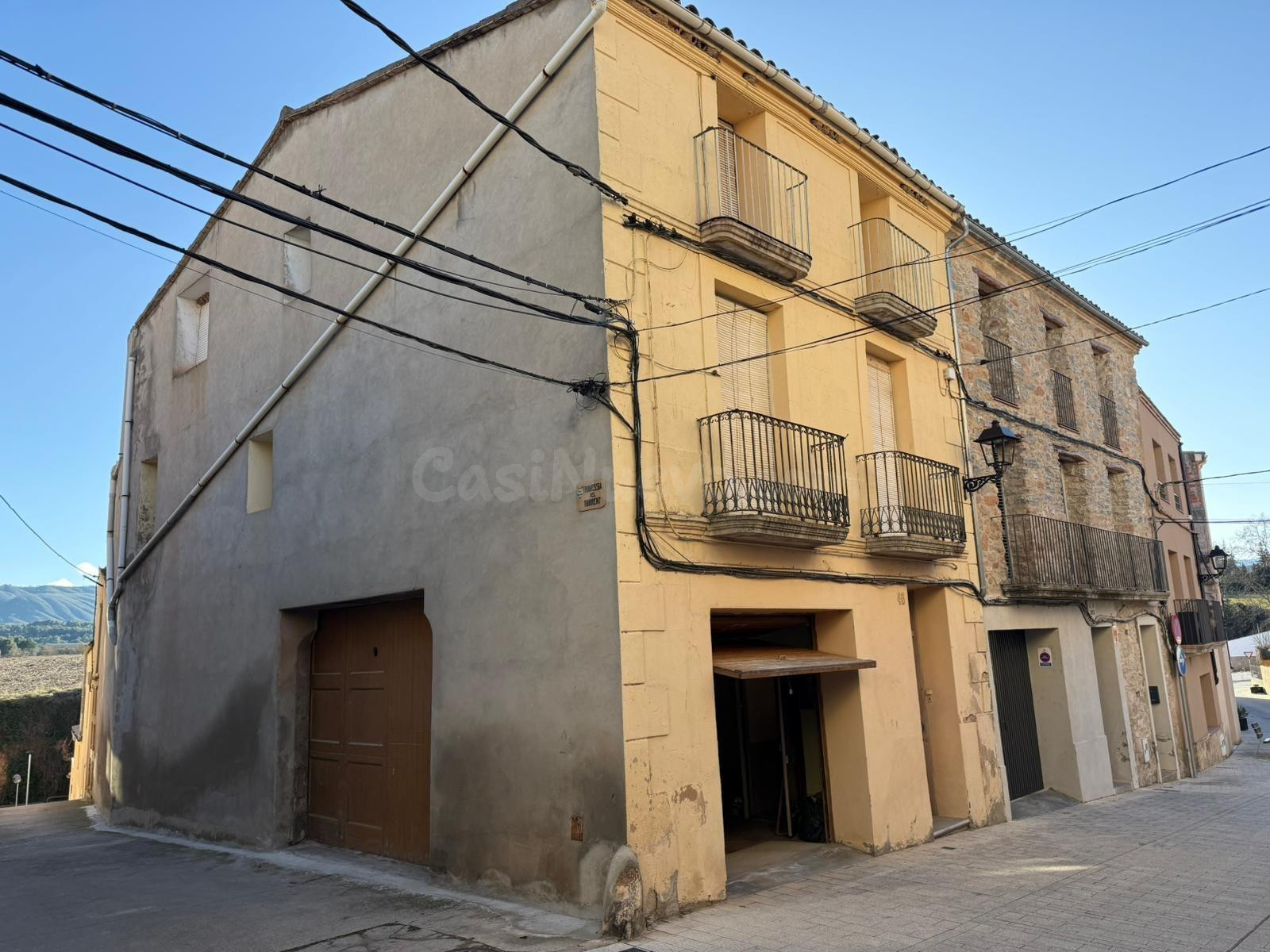 CASA AMB GARATGE I DOS PISOS INDEPENDENTS A SANT MARTÍ DE TO
