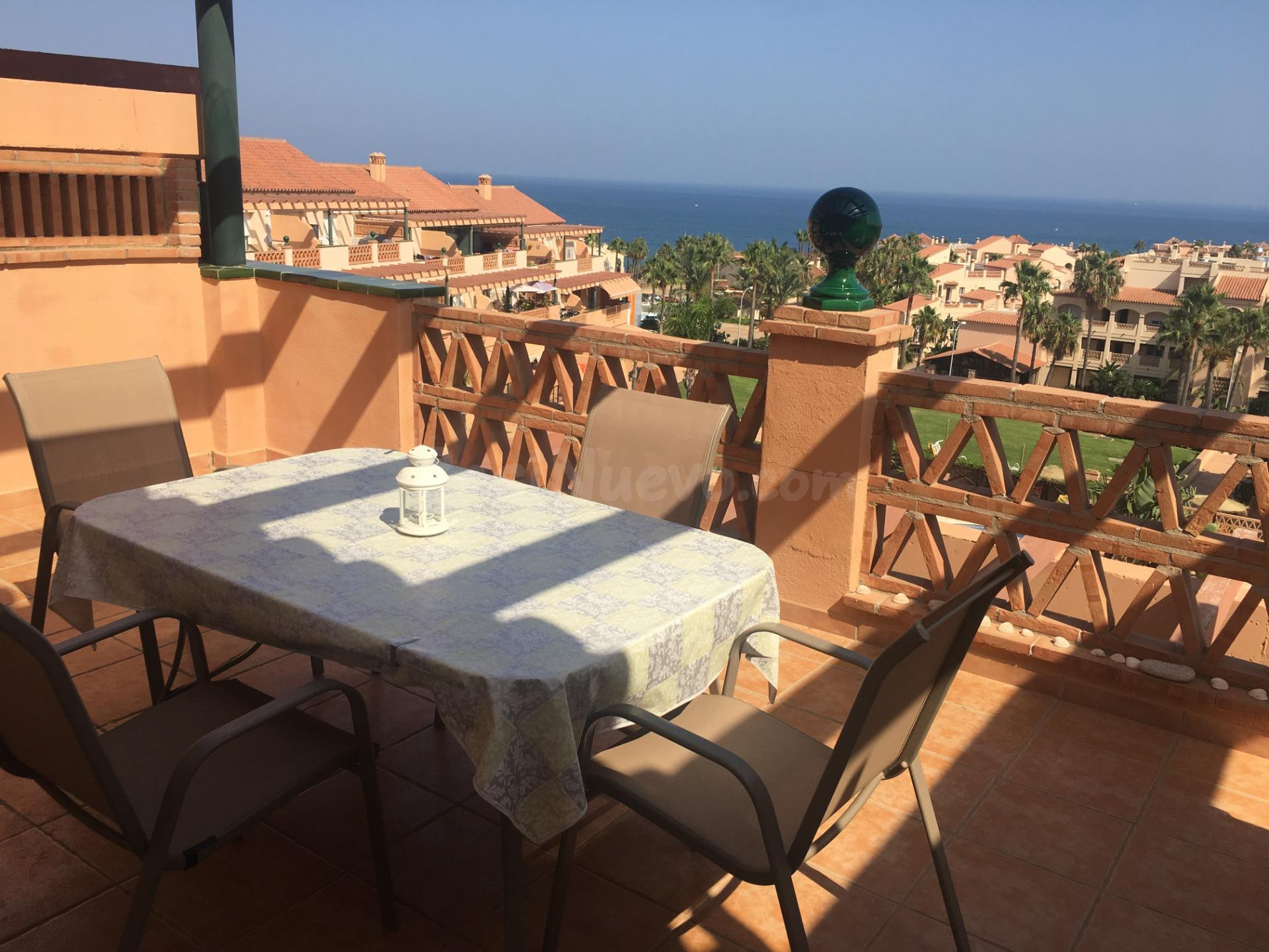 BONITO ÁTICO DE 1 DORMITORIO CON VISTAS AL MAR EN ALQUILER - foto 4