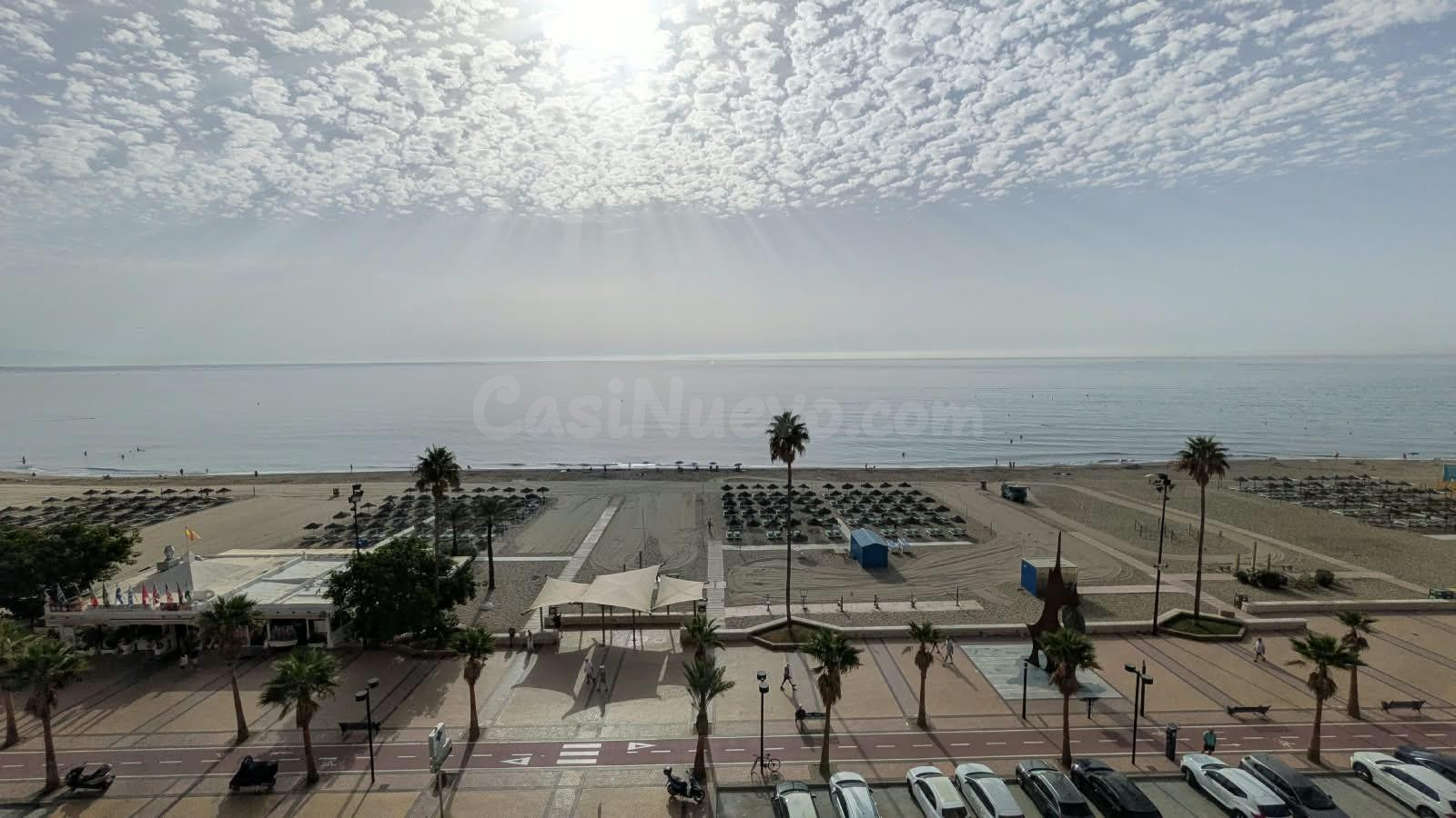 SE ALQUILA UN APARTAMENTO DE 3 DORMITORIOS EN PRIMERA LÍNEA  - foto 2