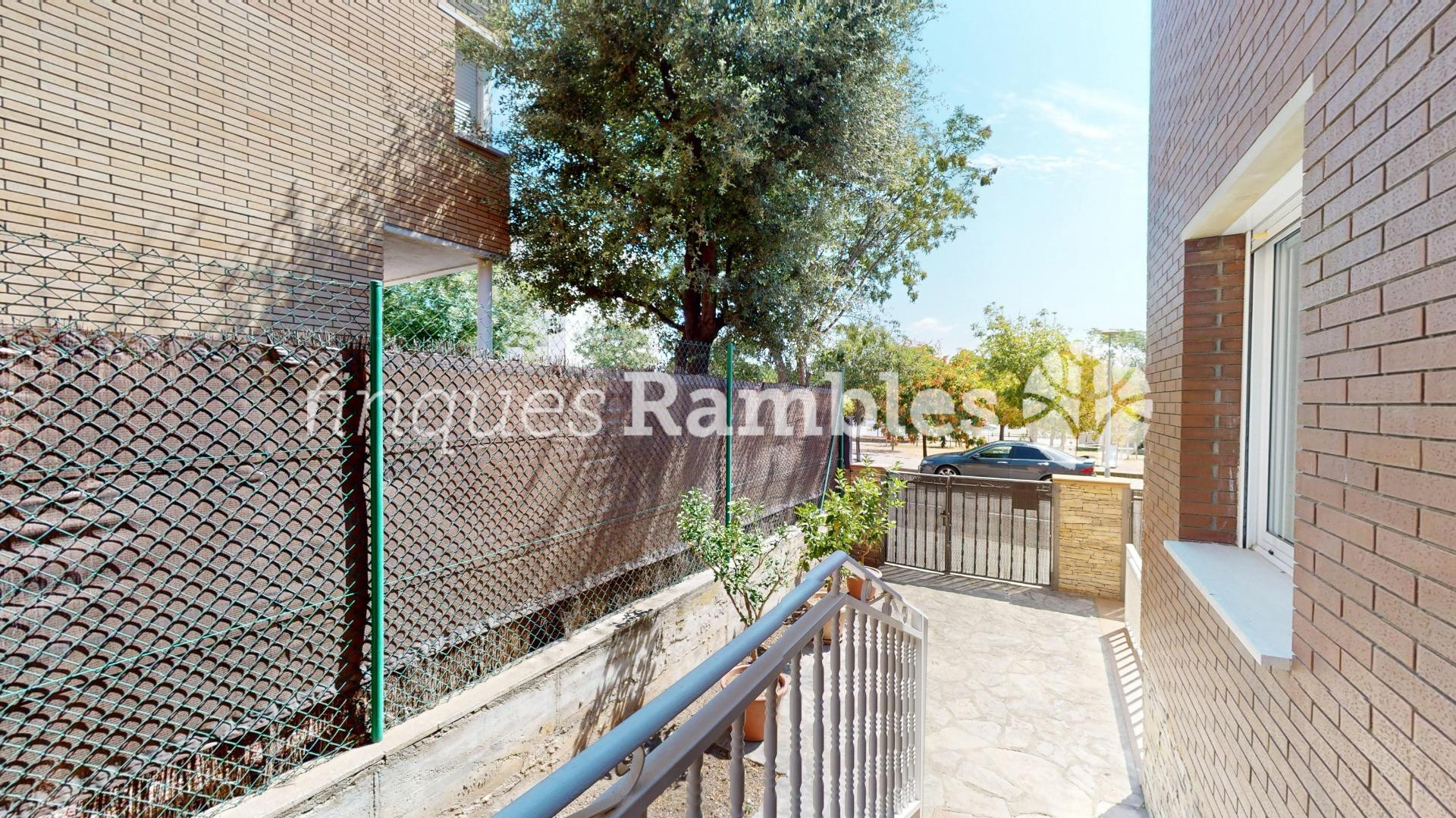 CASA EN VENTA A LES COMES, IMMILLORABLE UBICACIO!!! - foto 3