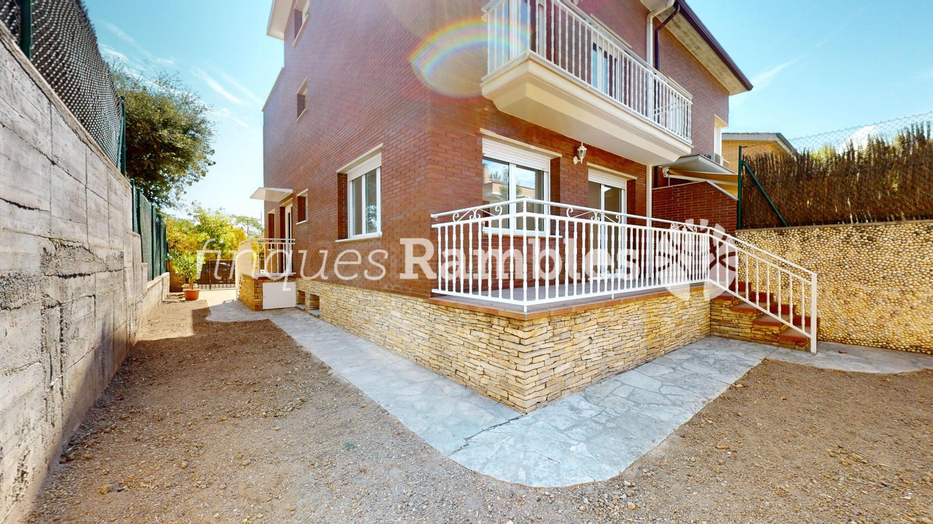 CASA EN VENTA A LES COMES, IMMILLORABLE UBICACIO!!! - foto 4