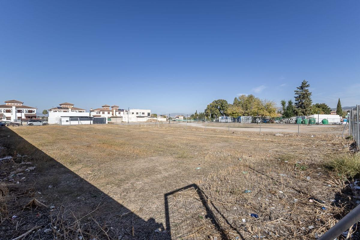 Solar de 1.175 m2 en Ogijares - foto 5