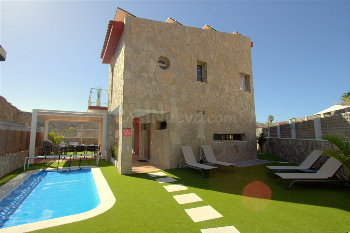 Chalet de lujo con amplio jardín y piscina privada climatizada en Tauro. - foto 2