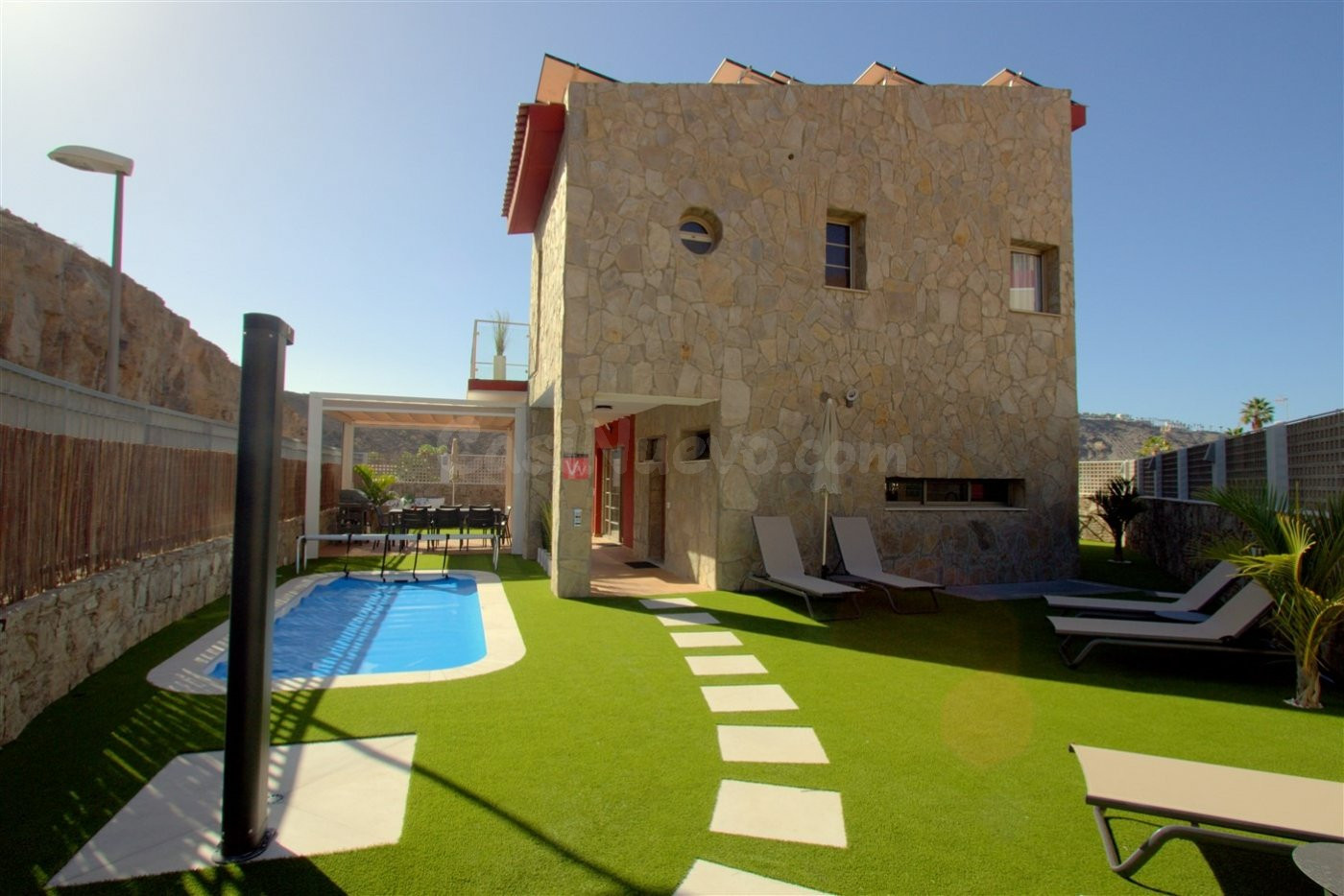 Chalet de lujo con amplio jardín y piscina privada climatizada en Tauro. - foto 3