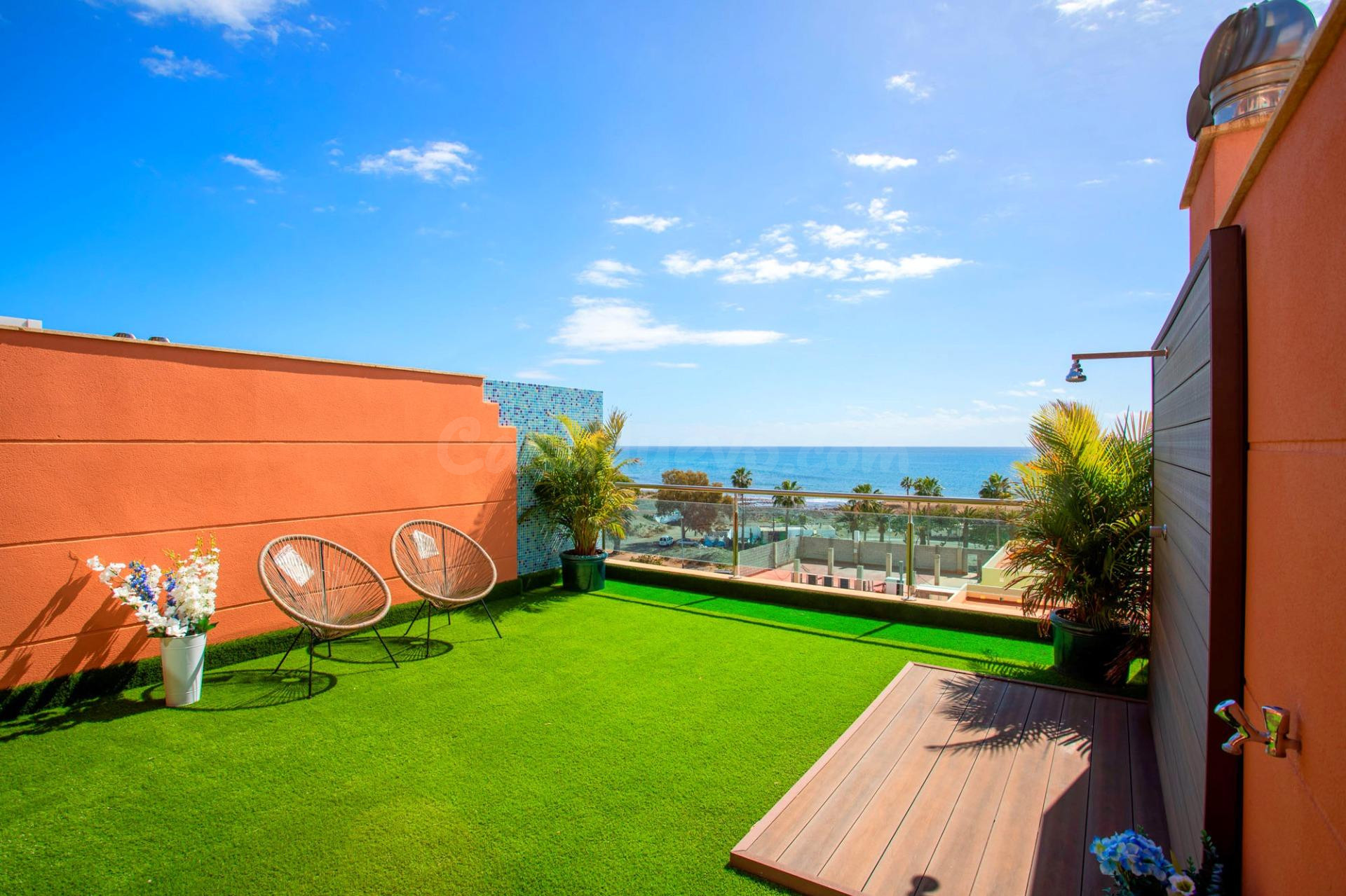 DÚPLEX REFORMADO CON GRAN TERRAZA Y VISTAS AL MAR EN EL CENTRO DE ARGUINEGUÍN