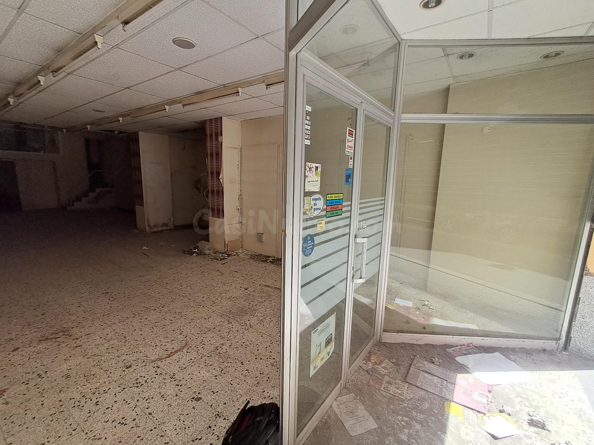 LOCAL COMERCIAL DE LLOGUER A LA RAMBLA SANT FERRAN D'IGUALAD - foto 2