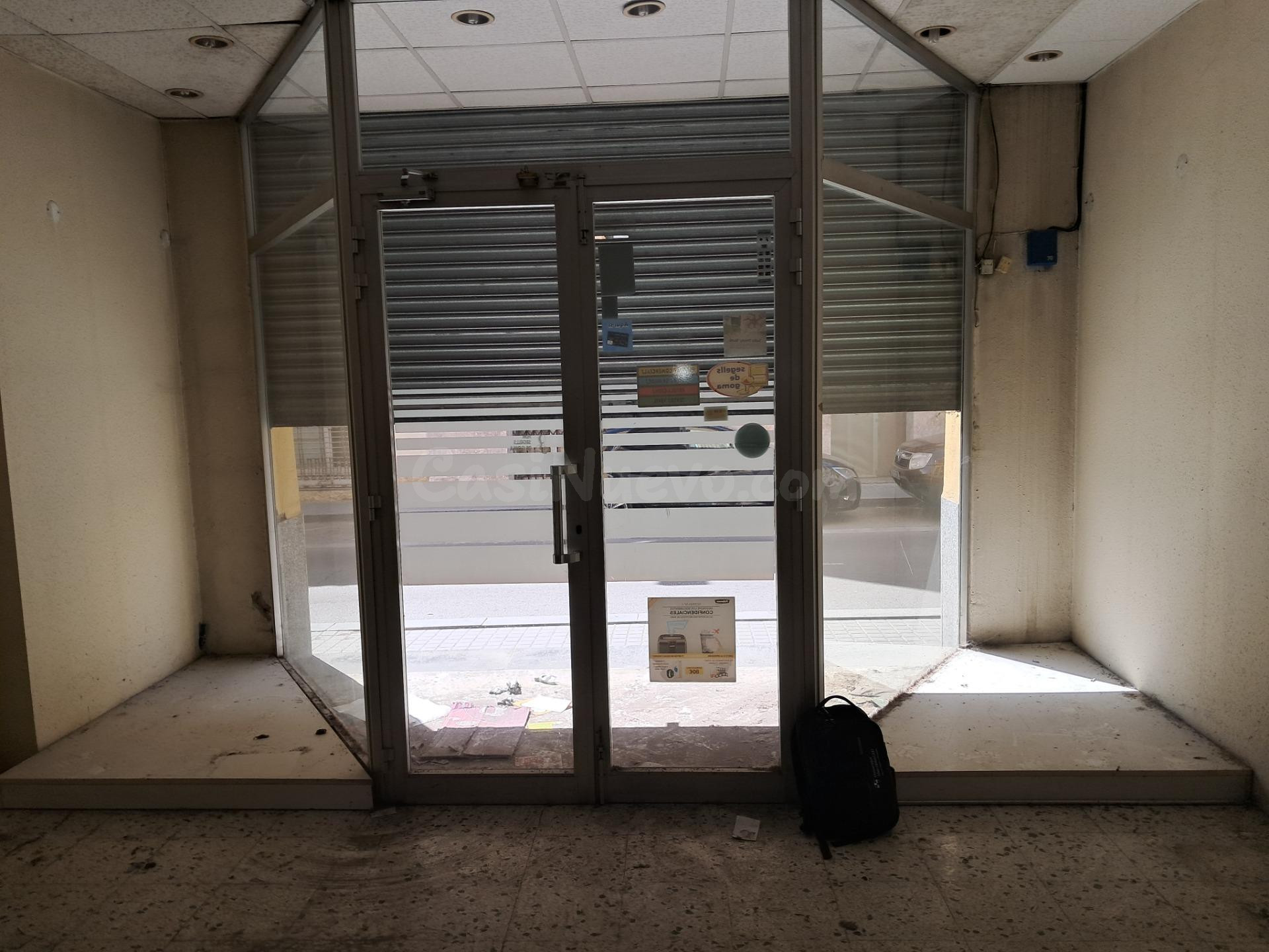 LOCAL COMERCIAL DE LLOGUER A LA RAMBLA SANT FERRAN D'IGUALAD - foto 3
