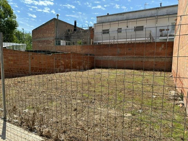 SOLAR EN VENDA AL BARRI LA PAU - foto 3