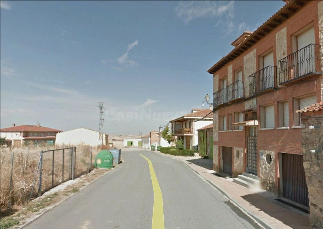 SOLAR URBANO EN EL PUEBLO