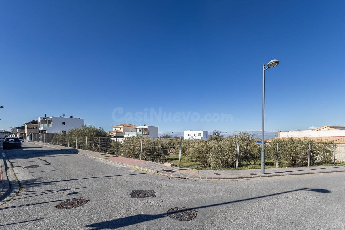 SOLAR CON USO RESIDENCIAL EN VENTA EN LA ZUBIA