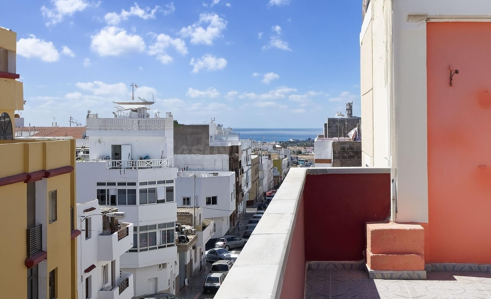 EDIFICIO DE 10 DORMITORIOS SOBRE 3 PLANTAS Y 2 LOCALES (GARAJE), CENTRICO EN EL TABLERO - foto 5