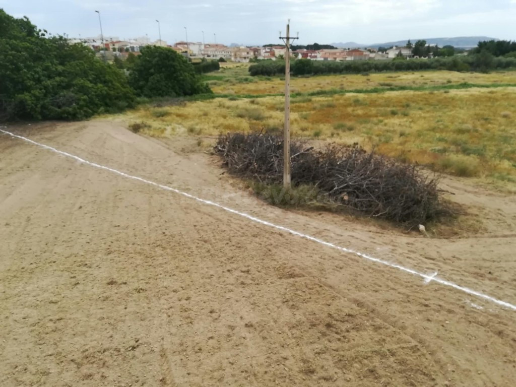 Gran terreno residencial de 985m² en Hellín - foto 2