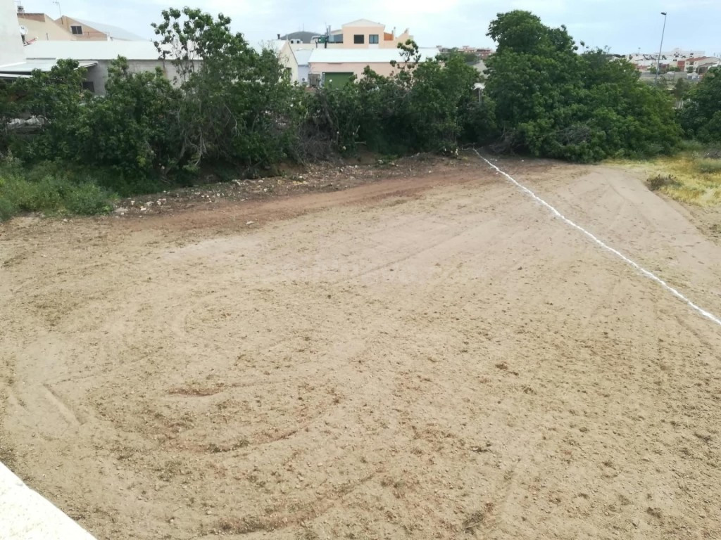 Gran terreno residencial de 985m² en Hellín - foto 4