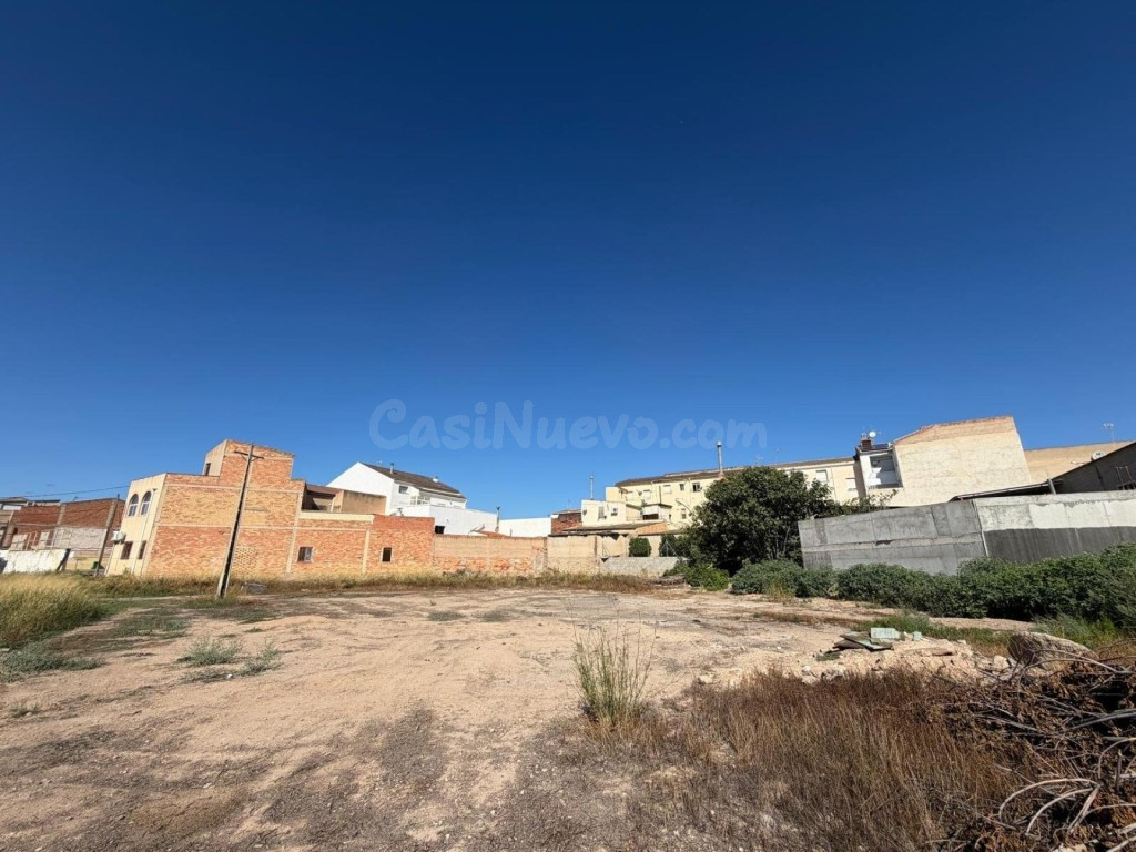 Gran terreno residencial de 985m² en Hellín - foto 5