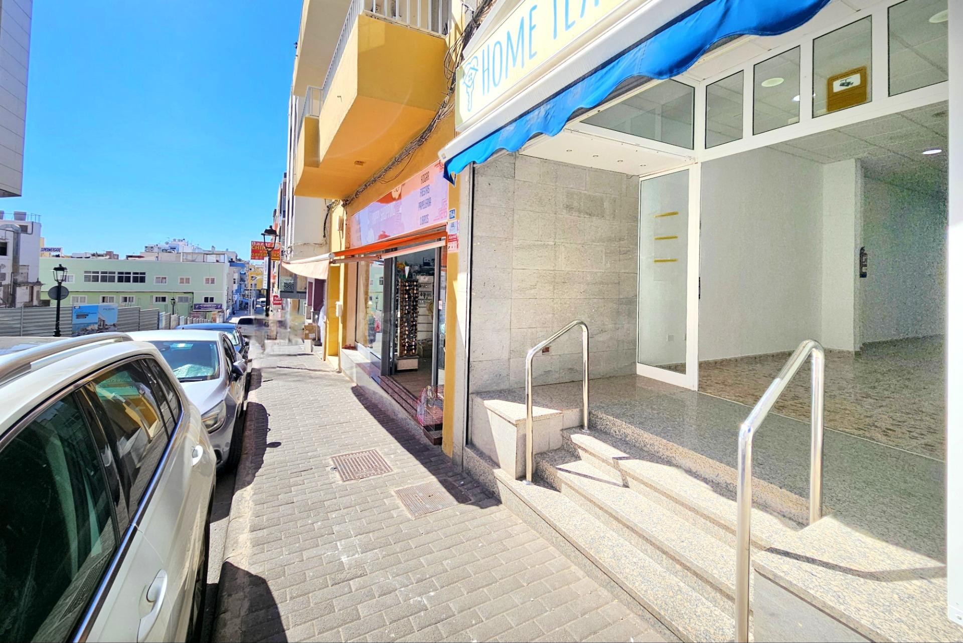 AMPLIO LOCAL COMERCIAL/OFICINA EN PLENO CENTRO DE ARGUINEGUÍN, ENTRE LA ROTONDA DE LA BALLENA Y LA PLAYA DE LA CIUDAD. ZONA MUY TRANSITADA Y CONCURRIDA. UBICACIÓN IDEAL.