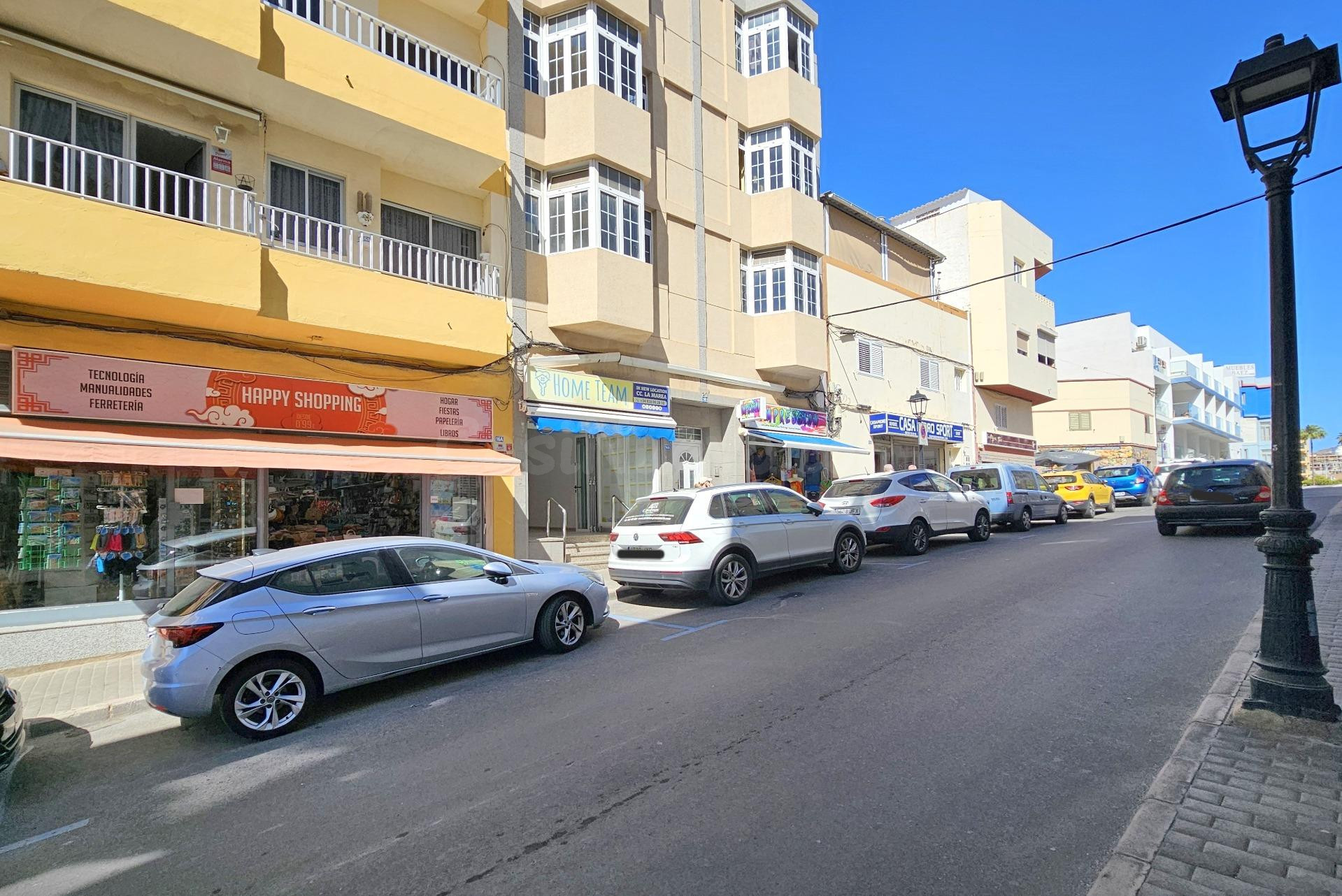 AMPLIO LOCAL COMERCIAL/OFICINA EN PLENO CENTRO DE ARGUINEGUÍN, ENTRE LA ROTONDA DE LA BALLENA Y LA PLAYA DE LA CIUDAD. ZONA MUY TRANSITADA Y CONCURRIDA. UBICACIÓN IDEAL. - foto 3