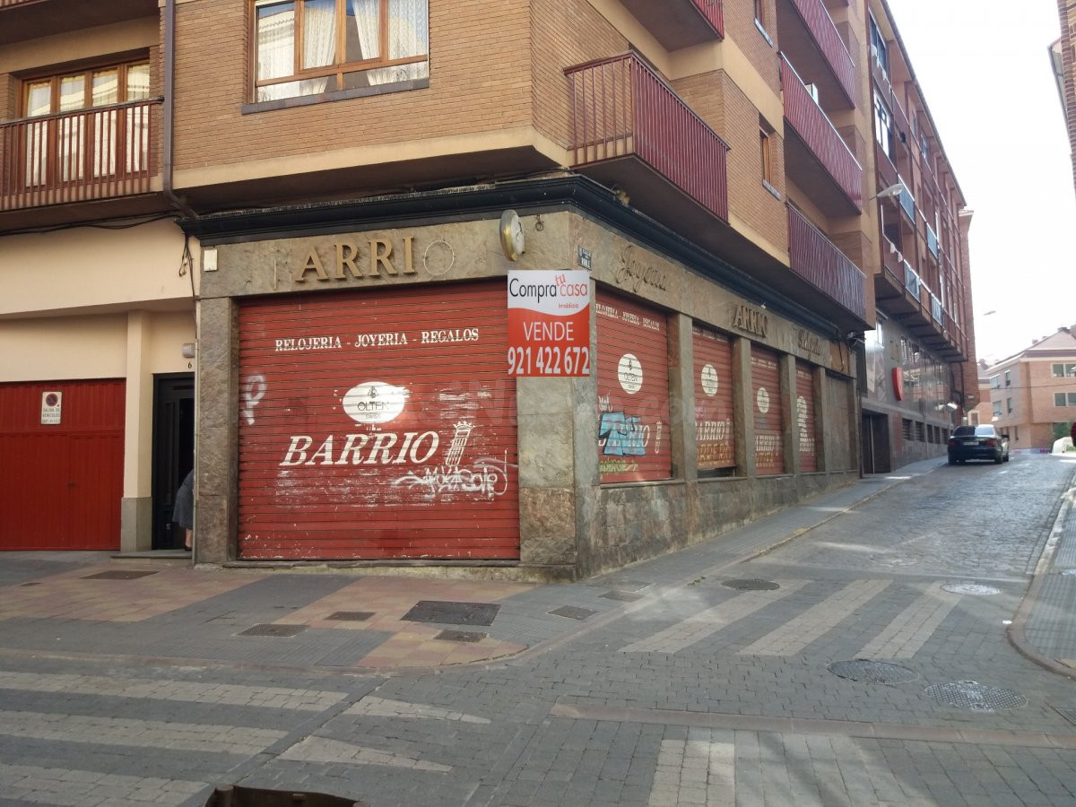 LOCAL EN ESQUINA EN PLENO CENTRO - foto 5