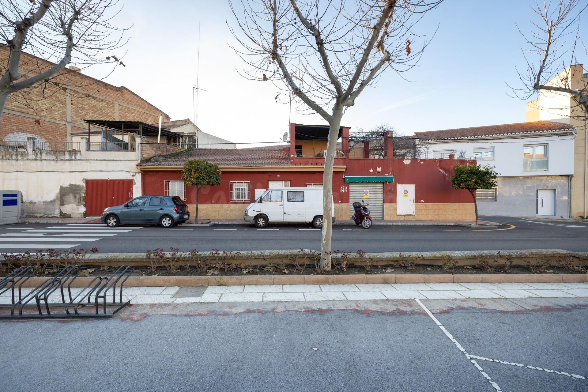 CASA CON ESTUPENDA UBICACIÓN EN ARMILLA. AVENIDA DE LOS OGÍJ