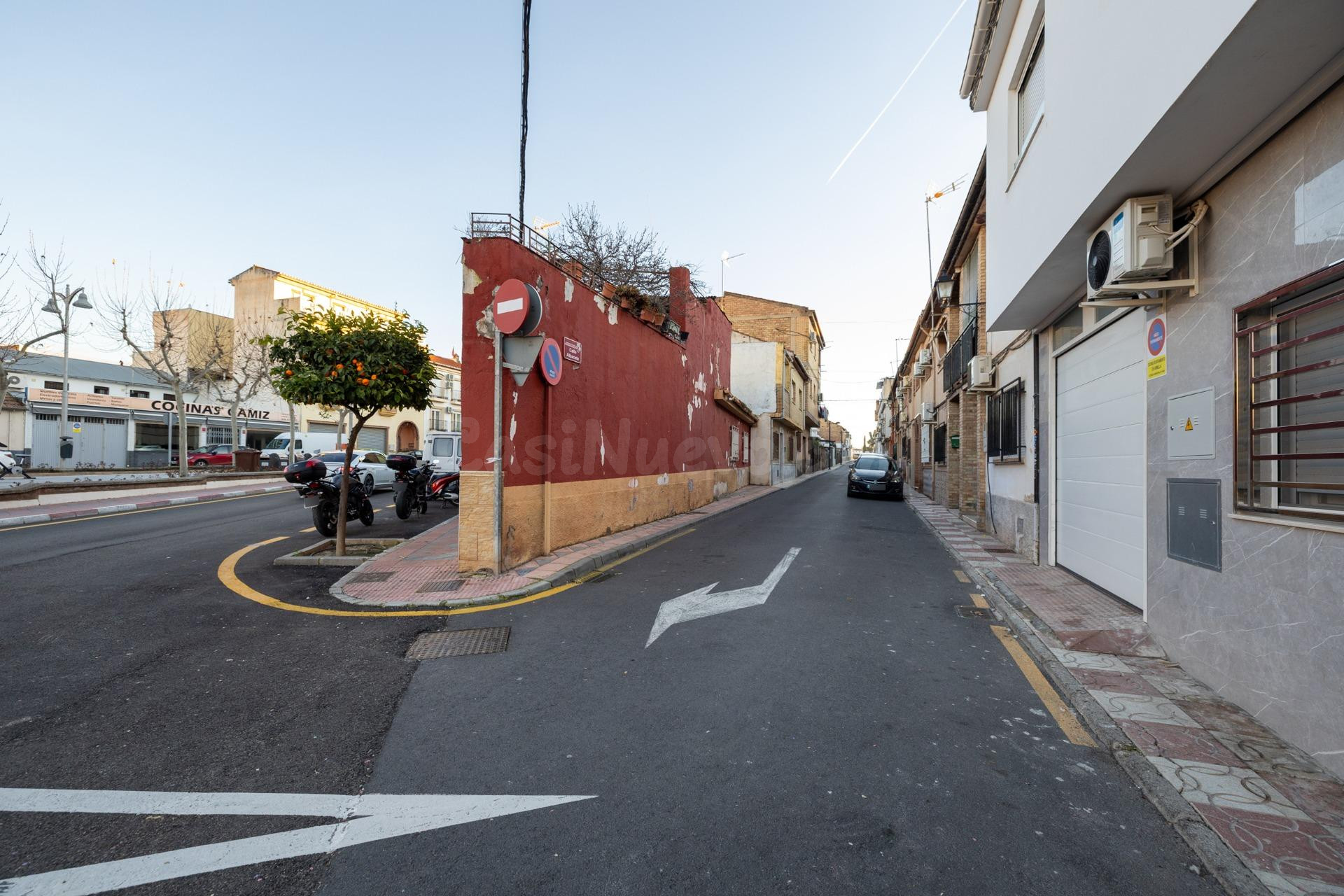 CASA CON ESTUPENDA UBICACIÓN EN ARMILLA. AVENIDA DE LOS OGÍJ - foto 2