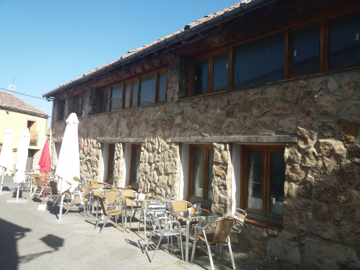 INMUEBLE SINGULAR EN NAVAFRIA - foto 3
