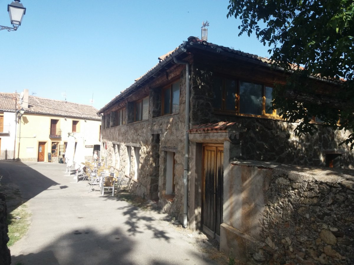 INMUEBLE SINGULAR EN NAVAFRIA - foto 5