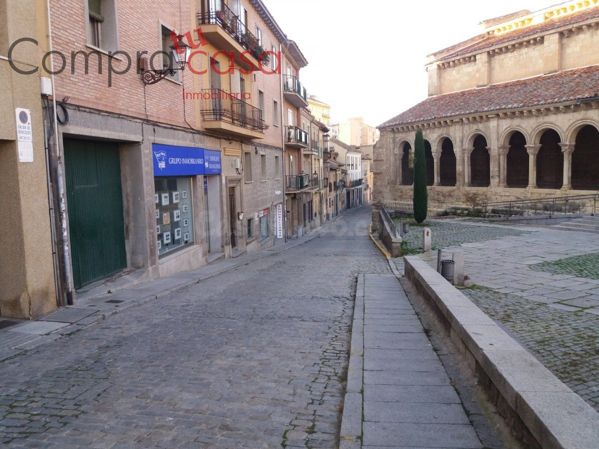 VENTA.-.PLAZAS DE GARAJE.-.AVENIDA DEL ACUEDUCTO - foto 2