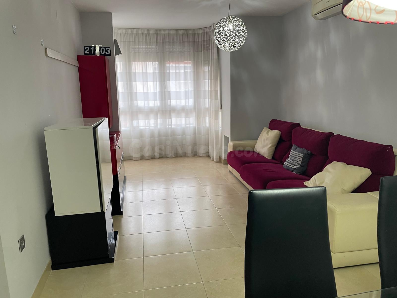 GRAN PISO DE CUATRO  DORMITORIOS EN EL CENTRO DE TORREVIEJA - foto 3