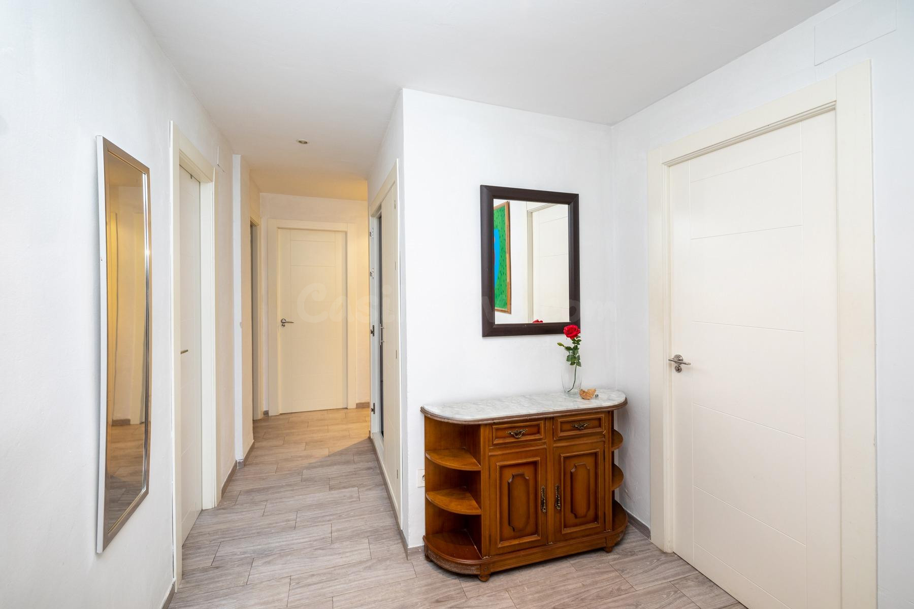 Piso en venta con 4 dormitorios - foto 4
