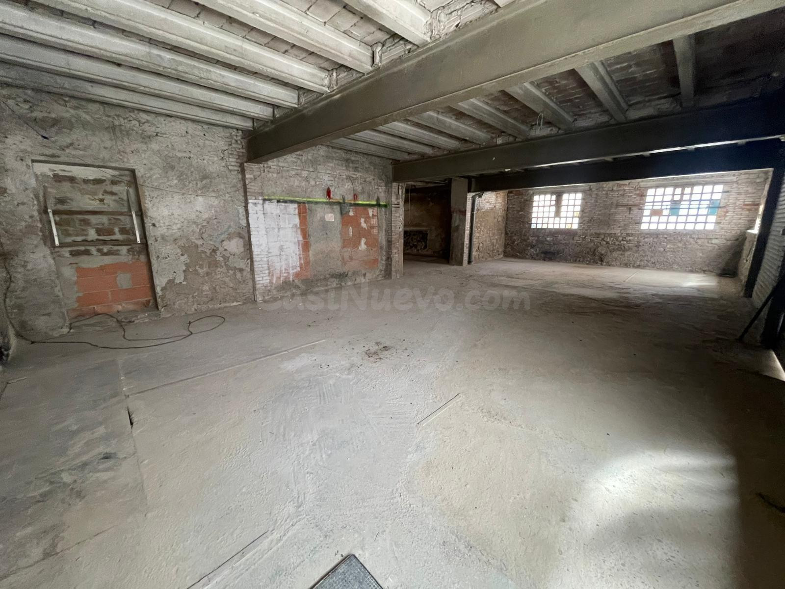 ALMACÉN / LOCAL DE 162 m2 EN LA ZONA DEL REC DE IGUALADA - foto 2