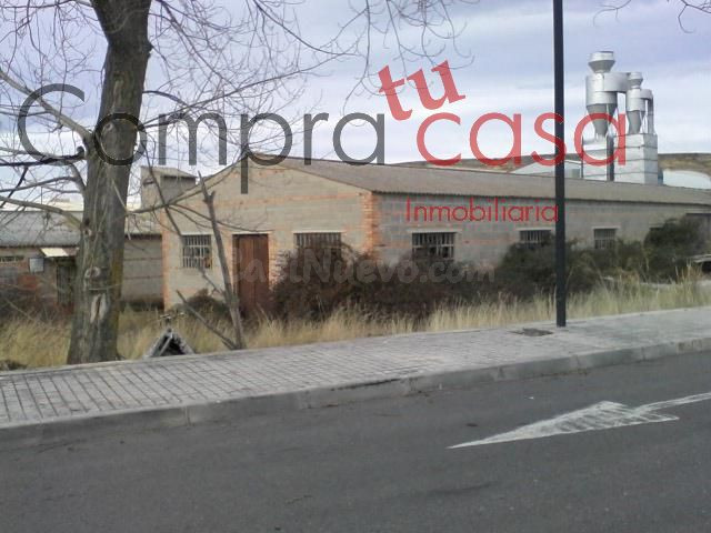 VENTA DE NAVES CON suelo industrial. - foto 3