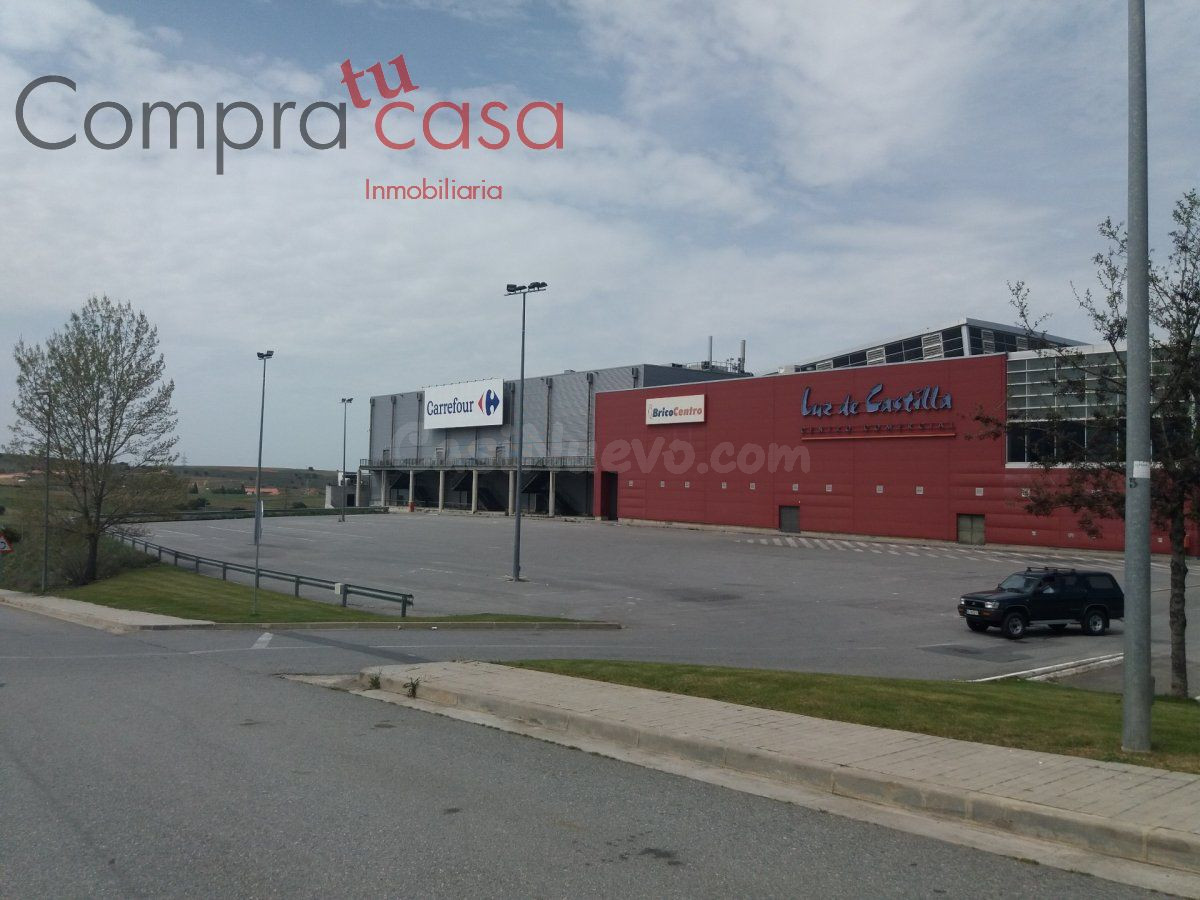 PARCELA INDUSTRIAL CERCANA AL CARREFOUR