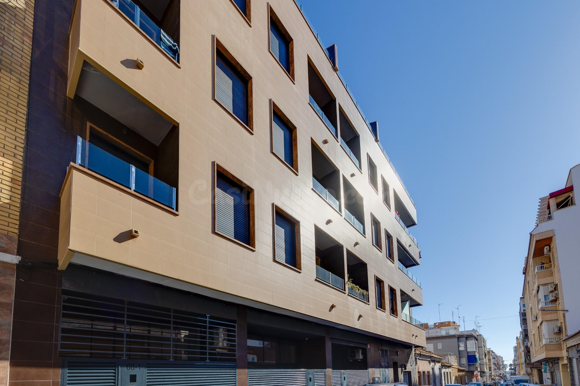 APARTAMENTO A 600M DEL PUERTO DE TORREVIEJA Y LISTO PARA ENTRAR A VIVIR CON GARAJE INCLUIDO
