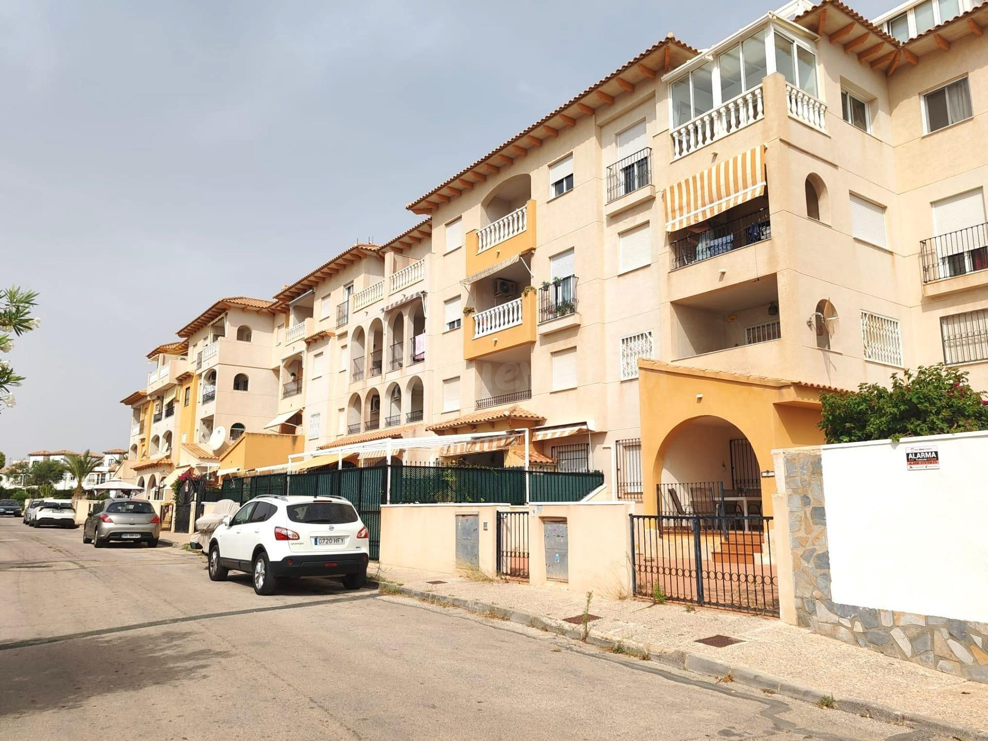 APARTAMENTO CON PARKING Y PISCINA EN LA ZENIA!