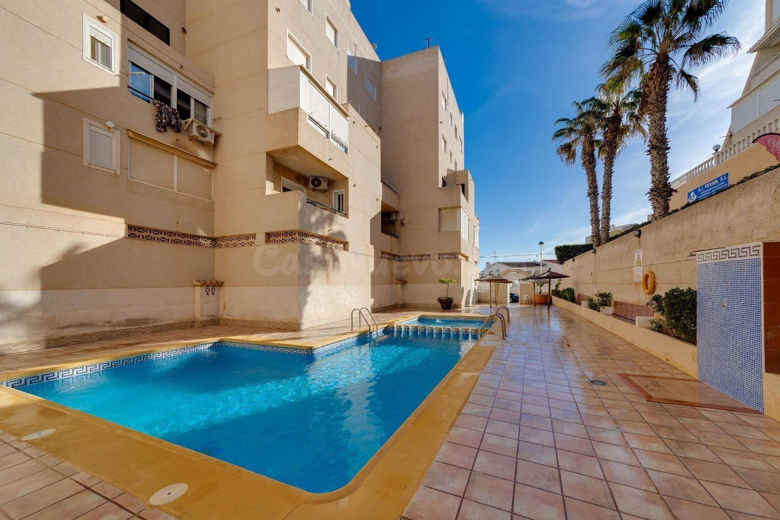 PLANTA BAJA EN LA MATA CON GARAJE, PISCINA Y CERCA DEL MAR