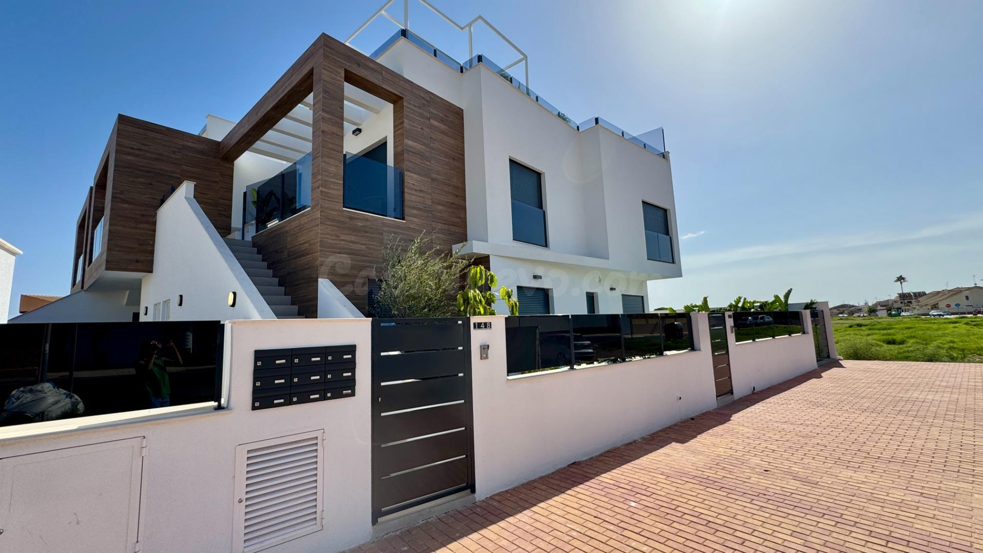 BUNGALOW PLANTA BAJA A 900M DEL MAR A ESTRENAR