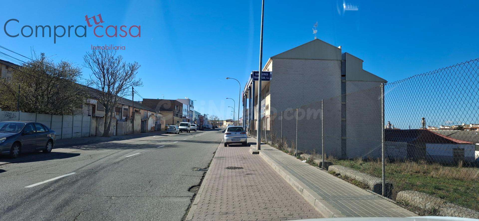 ALQUILER NAVE CON CAMPA.-.POLIGONO DEL CERRO.-.SEGOVIA