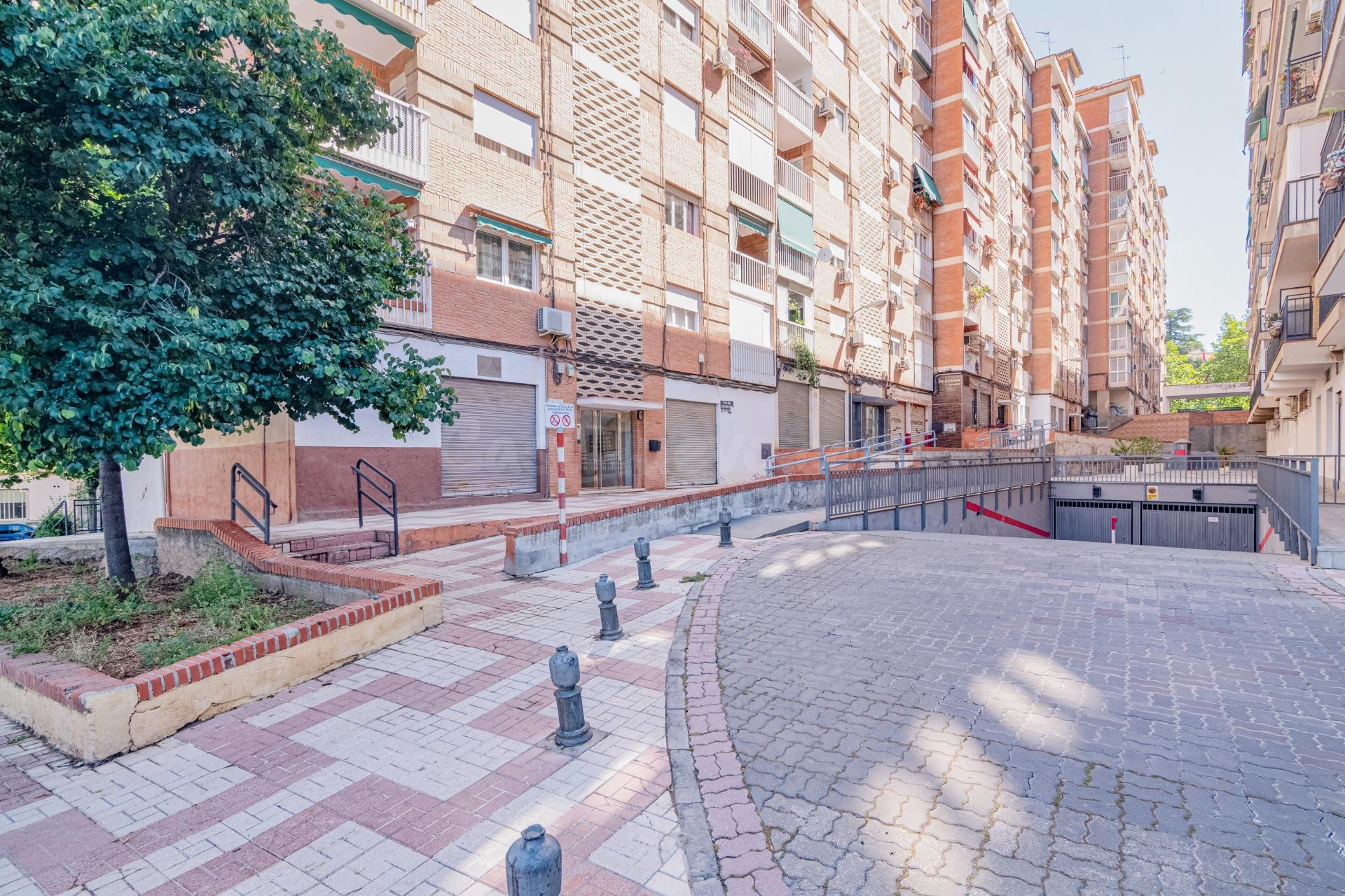 PISO EXTERIOR EN ZONA CERVANTES, GRANADA, 8ª PLANTA, MUY LUM - foto 2