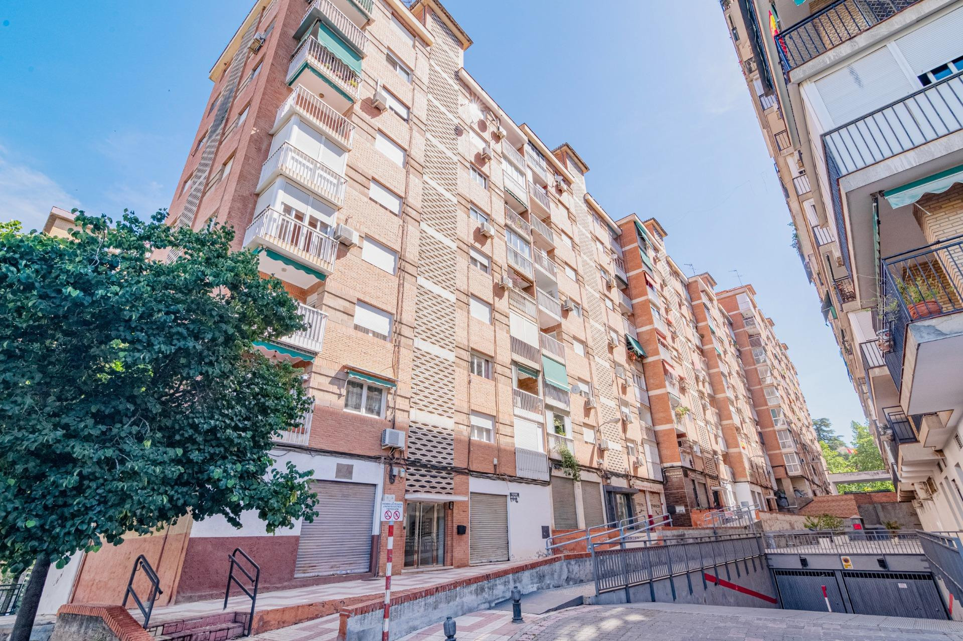 PISO EXTERIOR EN ZONA CERVANTES, GRANADA, 8ª PLANTA, MUY LUM - foto 3