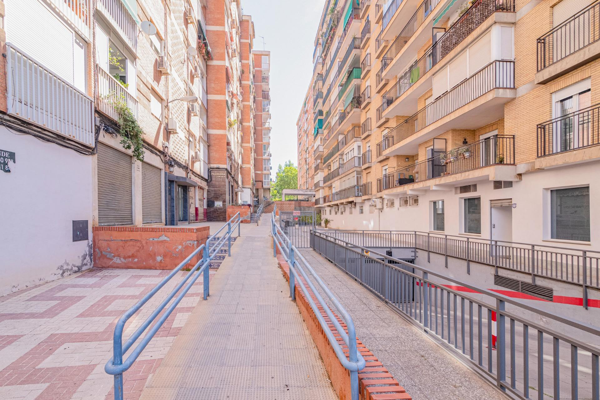 PISO EXTERIOR EN ZONA CERVANTES, GRANADA, 8ª PLANTA, MUY LUM - foto 4