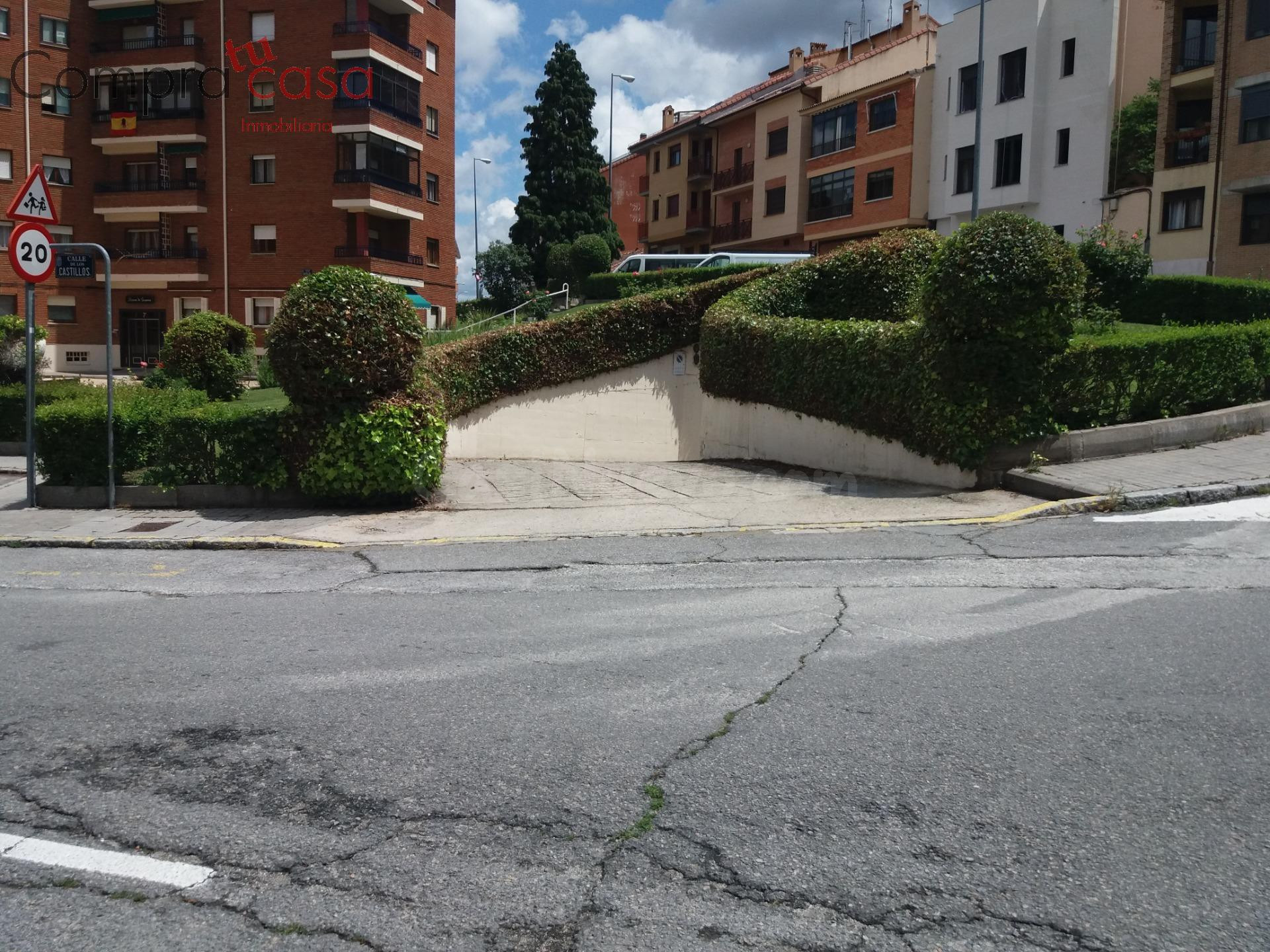 ALQUILER.-.GARAJE.-.BARRIO DEL CARMEN.-.