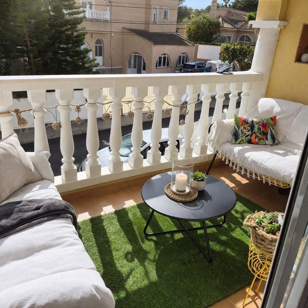 ENCANTADOR BUNGALOW EN UNA ZONA TRANQUILA CON SOLÁRIUM, PISCINA Y GARAJE